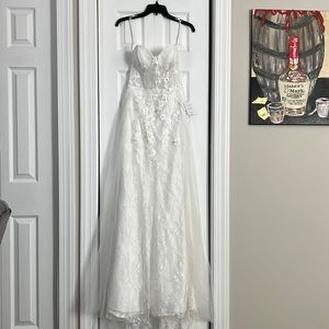 Lulus strapless wedding dress - NEVER WORN or tried on!
